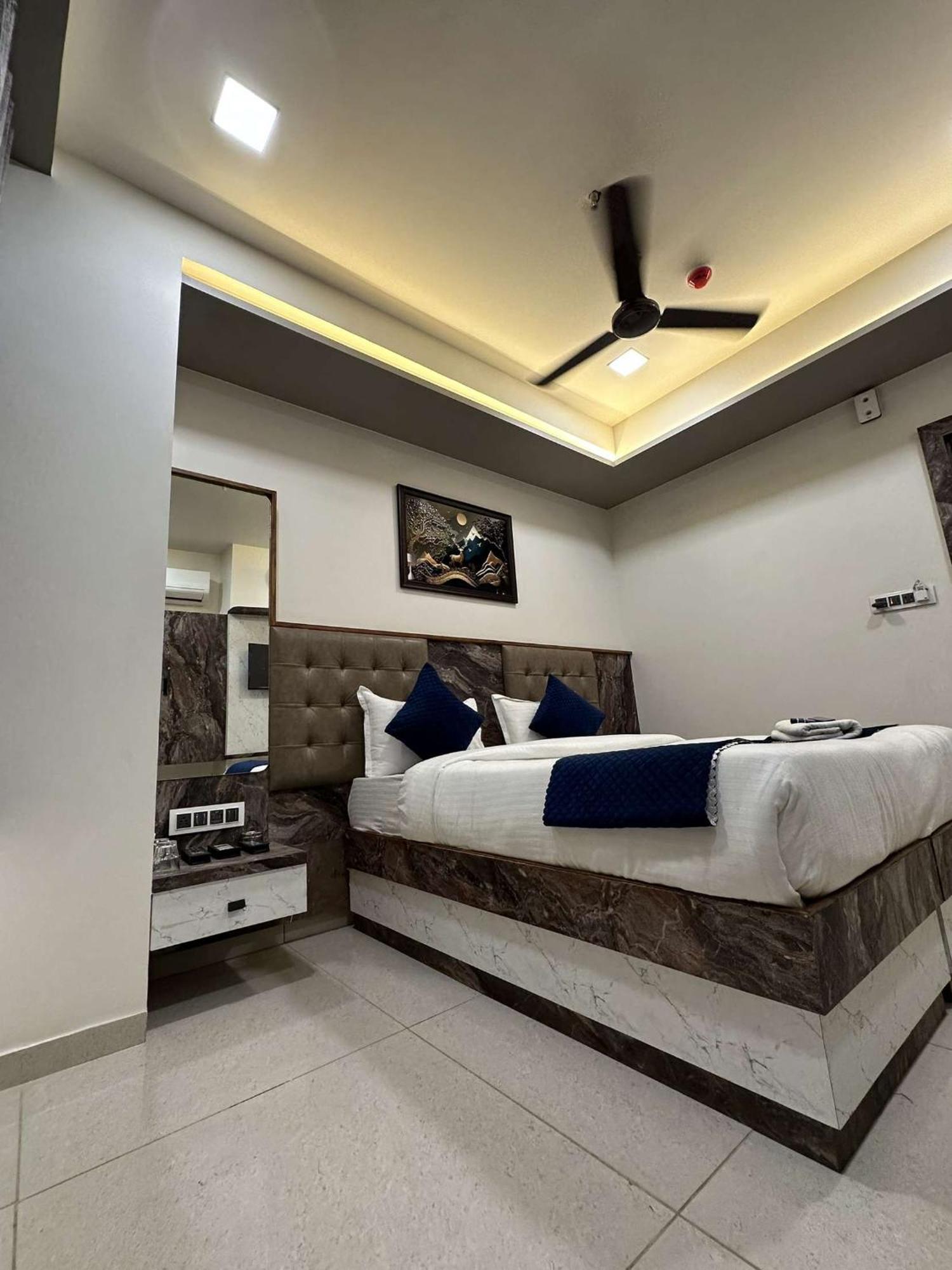 Hotel E Classico ภาวนาการ์ ภายนอก รูปภาพ